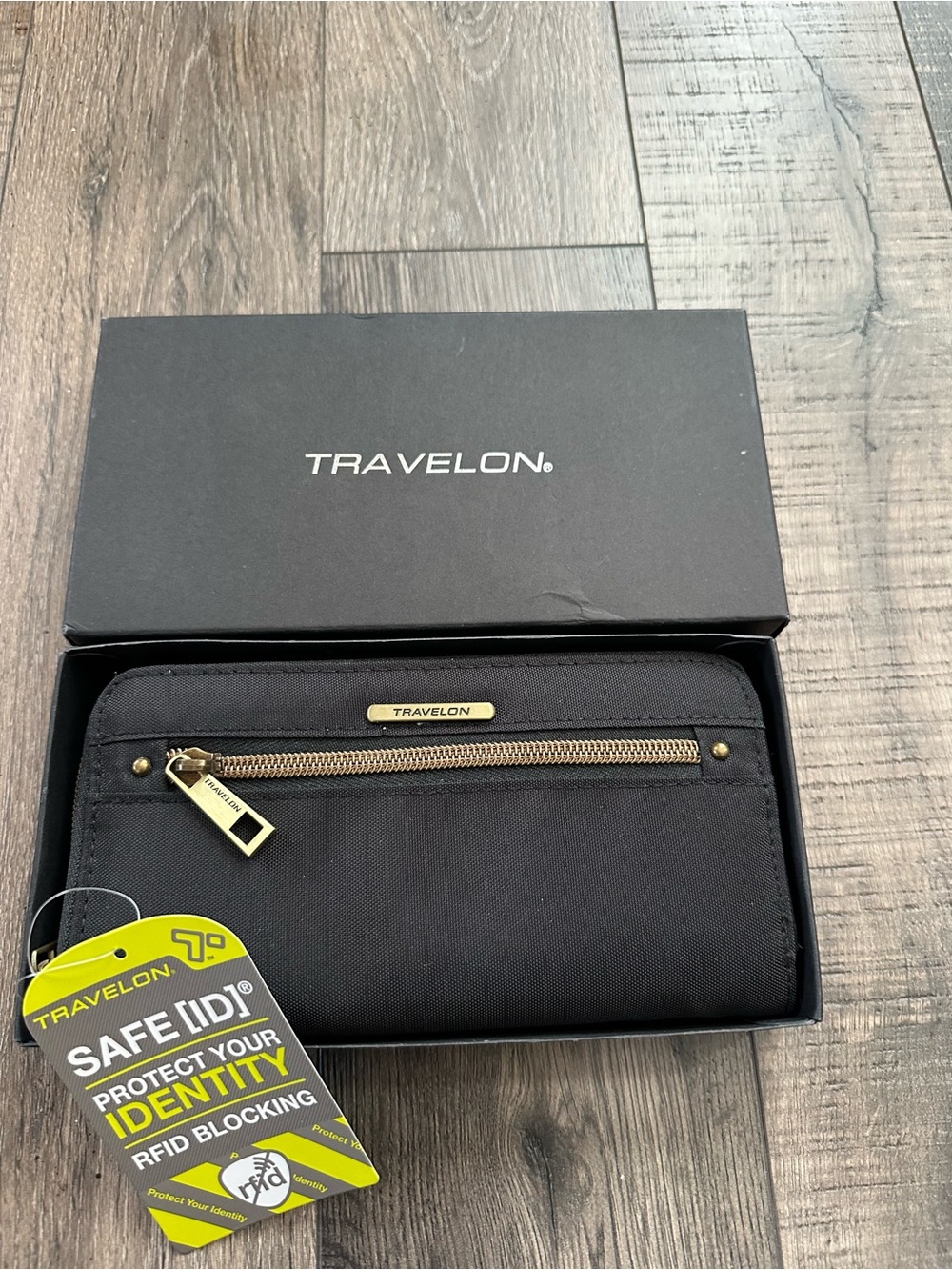 Travelon RFID Blocking Single Zip Wallet Black NEW